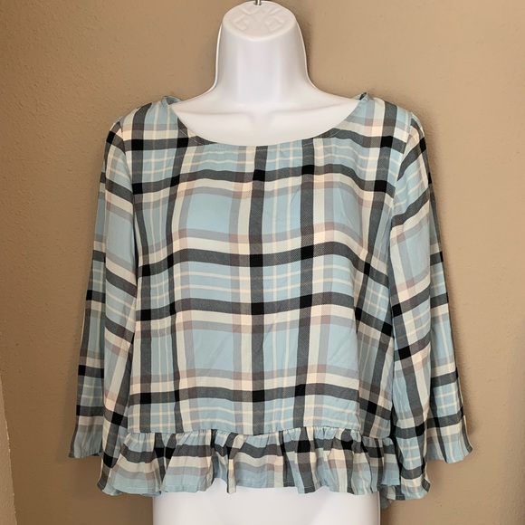 Gianni Bini Tops - Gianni Bini blue square crop front longer in back blouse. Size L